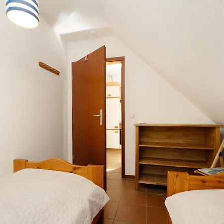 App 2 Apartment *